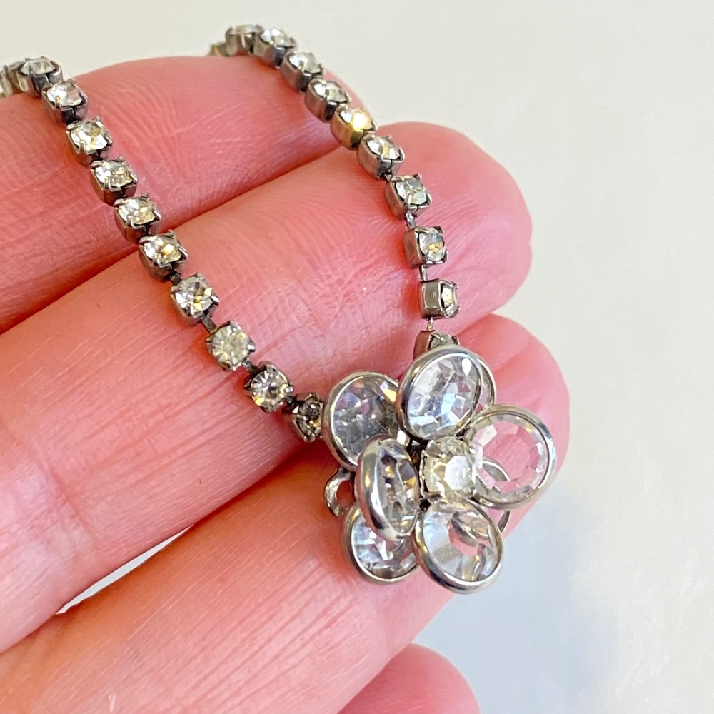 Vintage Rhinestone Flower Pendant Necklace‎ Silver Tone 17" J-Hook Clasp